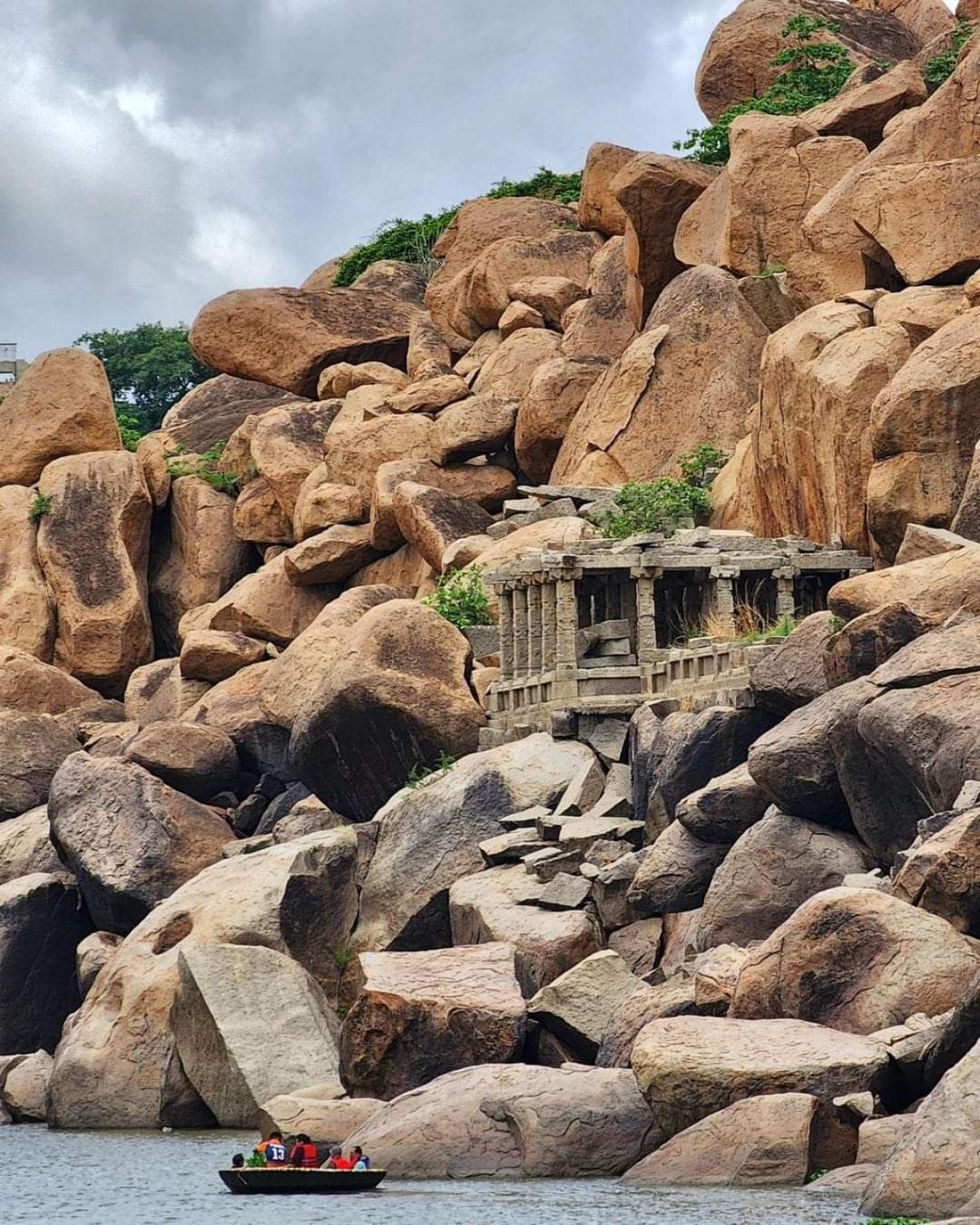 Vinayaka Homestay Хампи Экстерьер фото