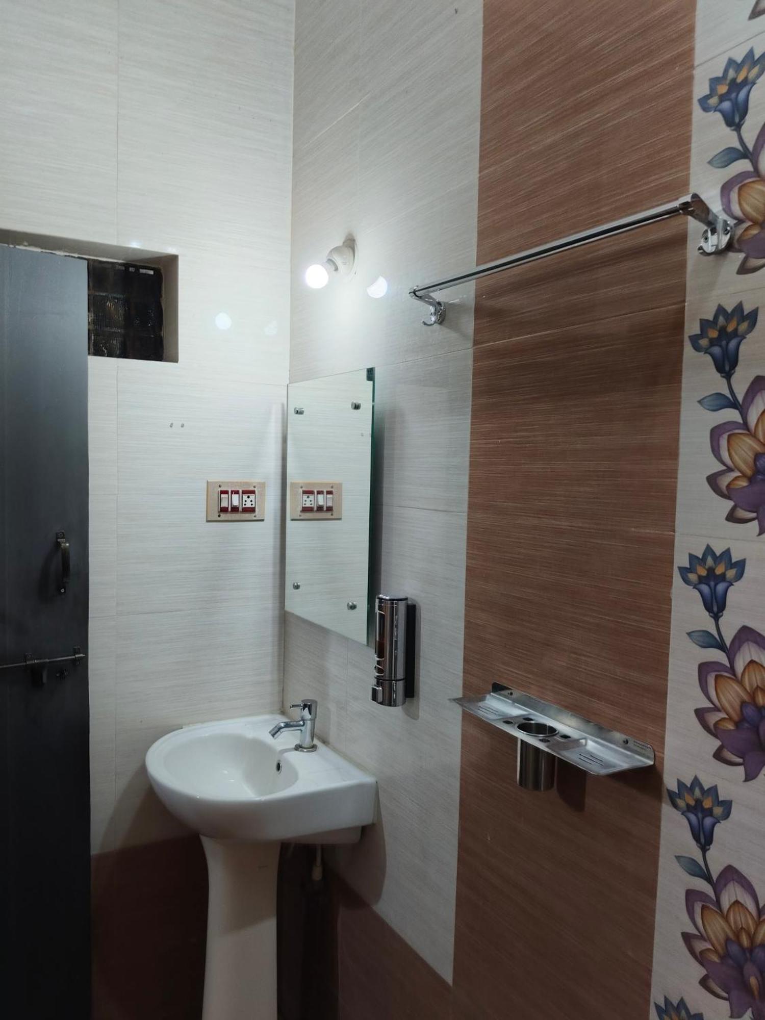 Vinayaka Homestay Хампи Экстерьер фото