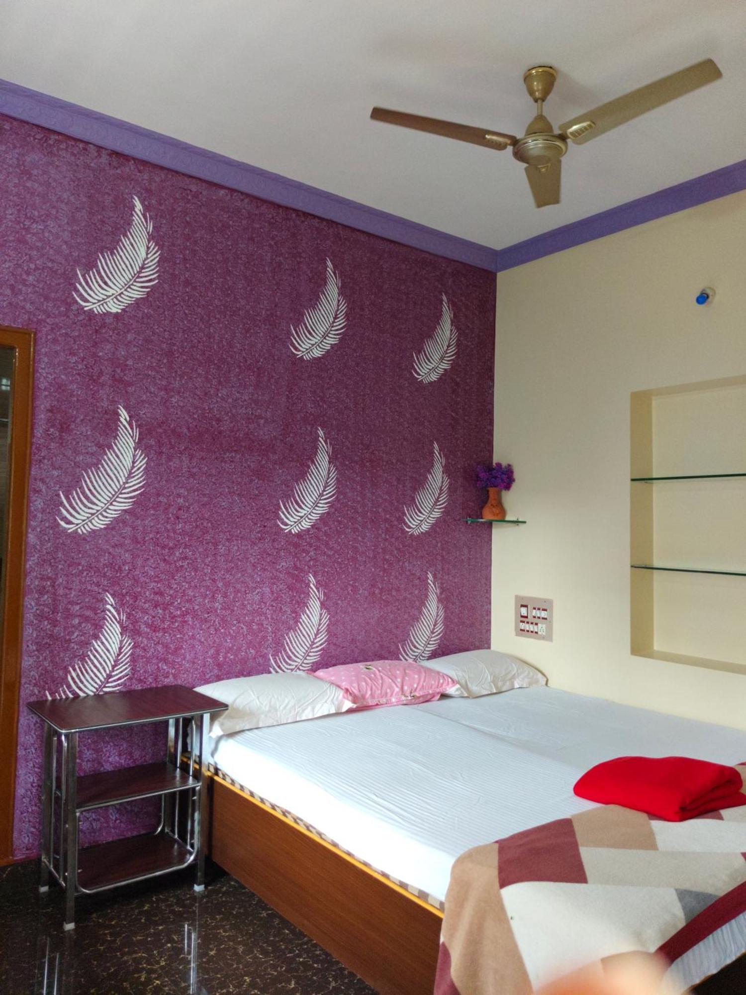 Vinayaka Homestay Хампи Экстерьер фото