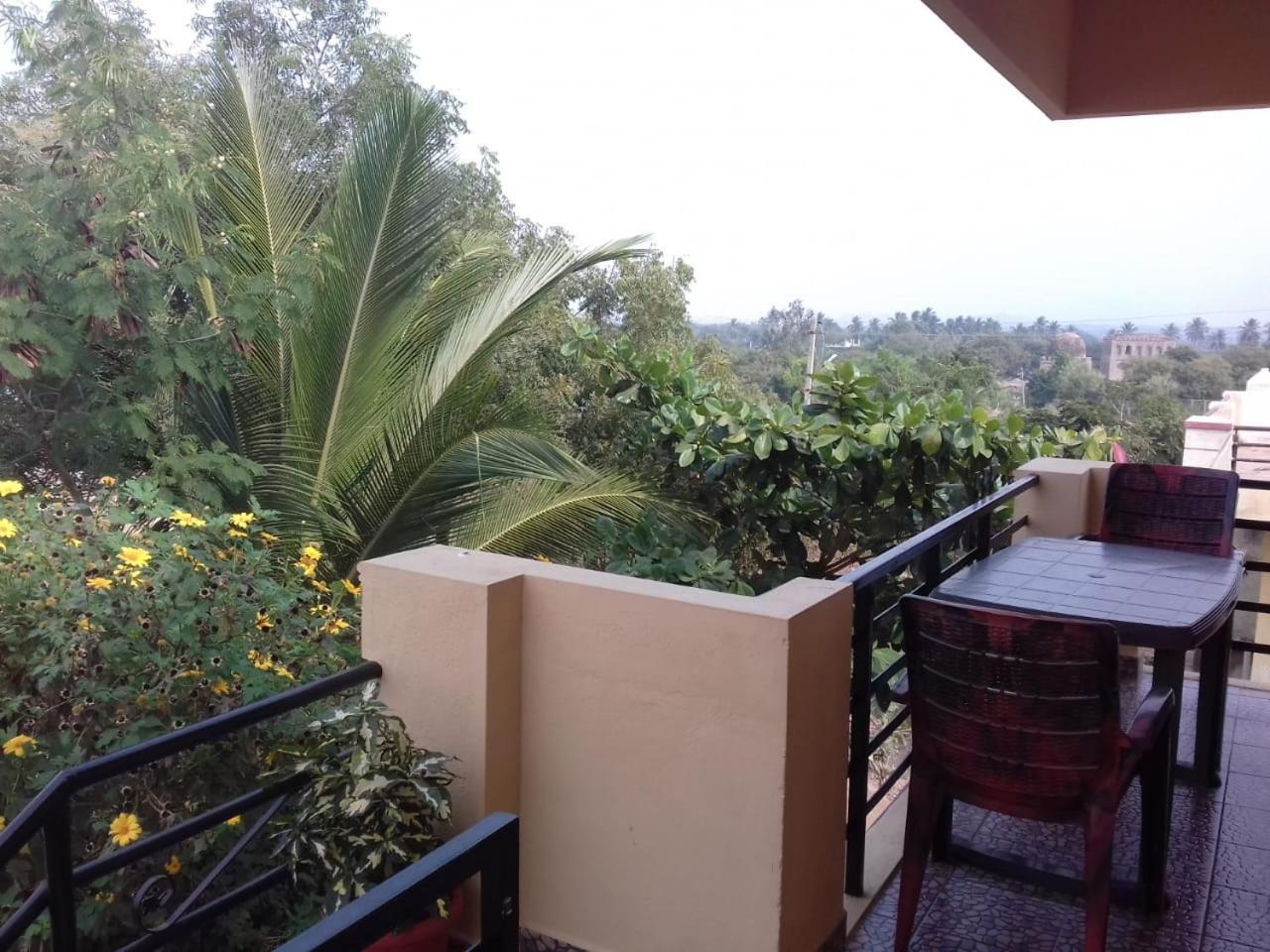 Vinayaka Homestay Хампи Экстерьер фото